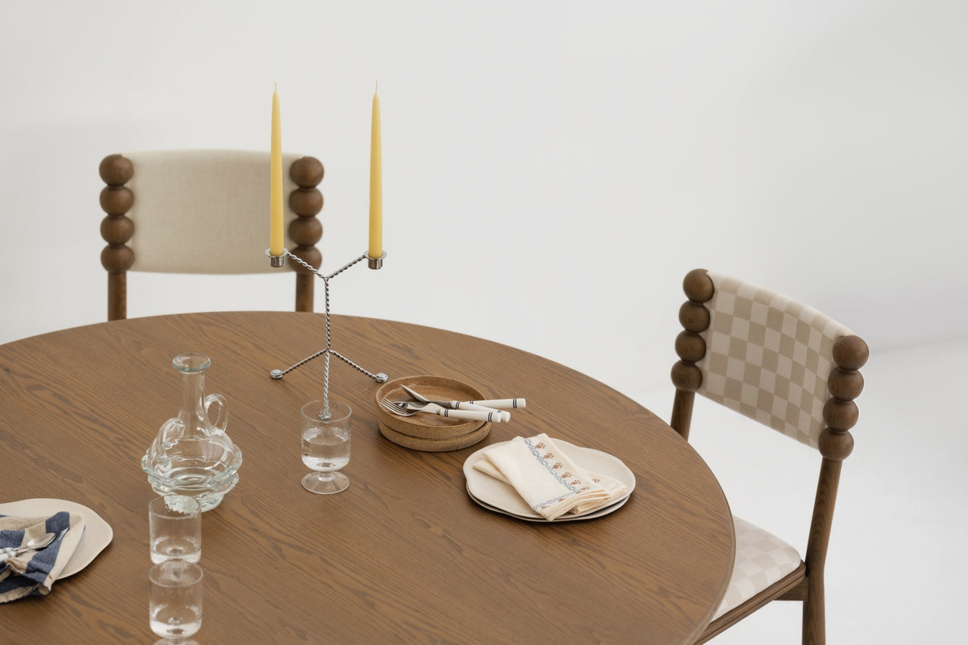 Leo Dining Table