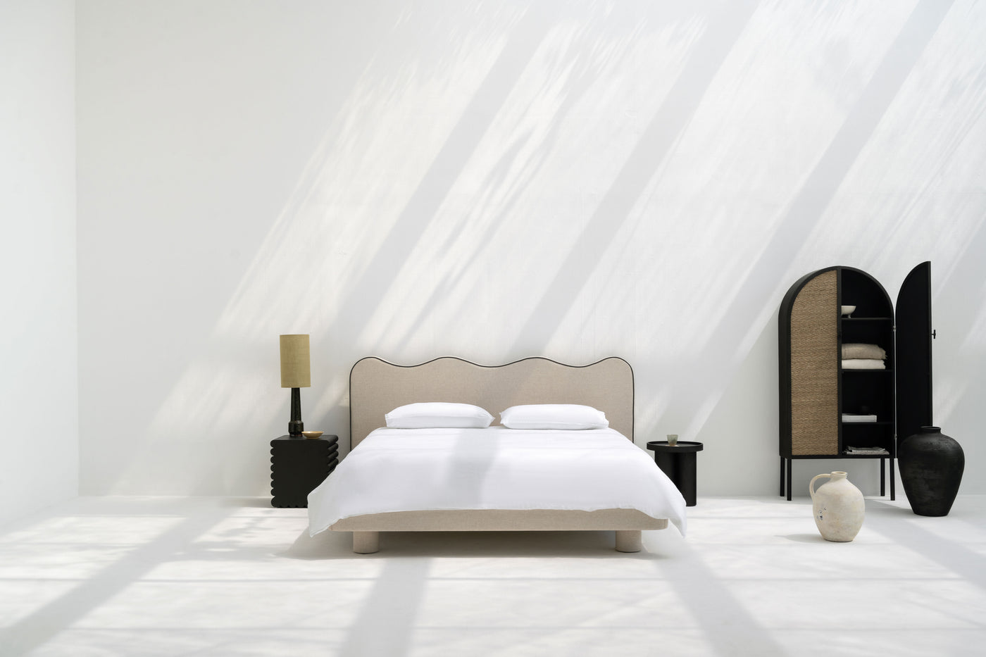 Majo  Upholstered Bed